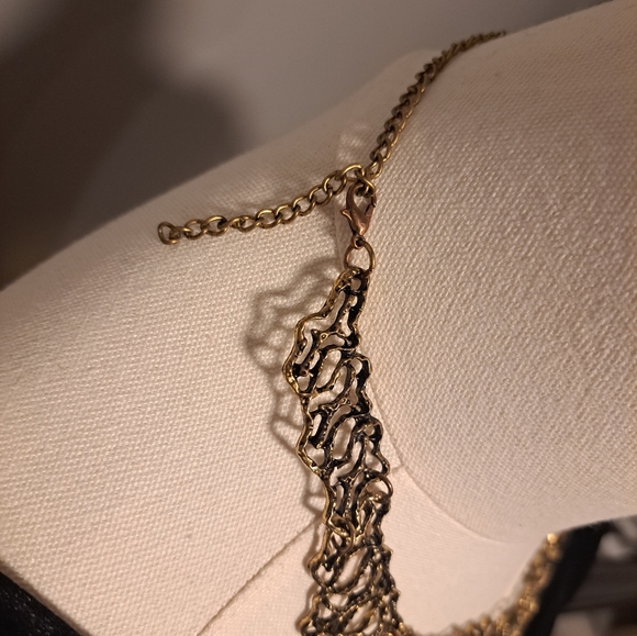 Elegant Statement Necklace - Picture 2 of 2
